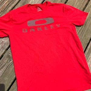 Oakley T-shirt